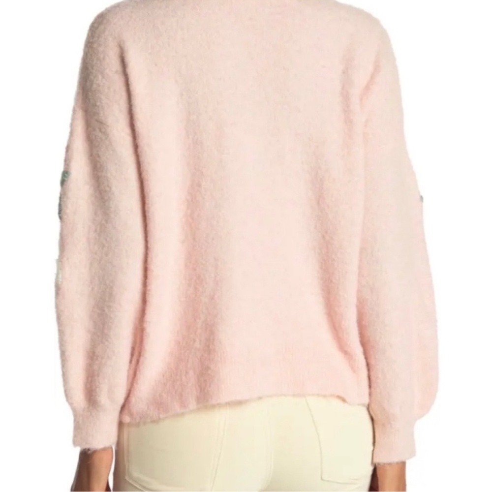 BOUNDLESS NORTH
Floral Embroidered Pullover
Sweater - Picture 2 of 8